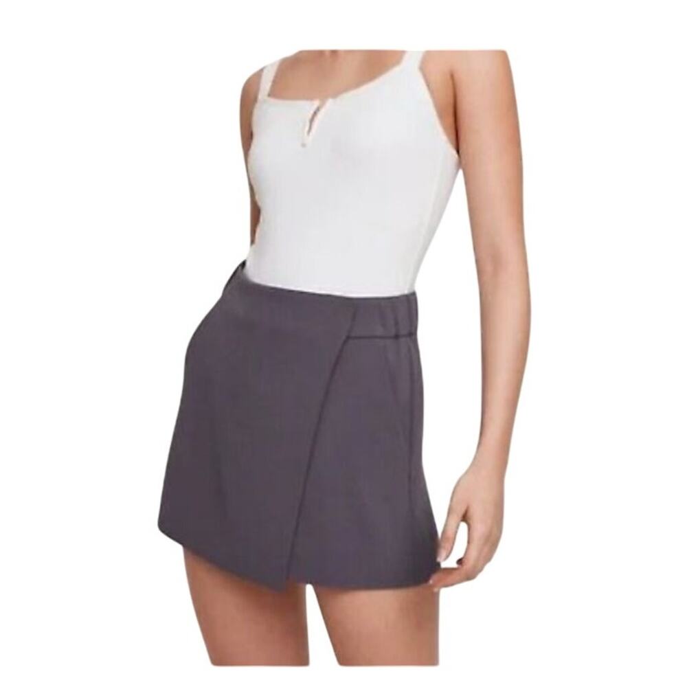 Babaton Aritzia Ash Grey Skorts Size 6